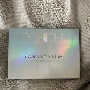 Anastasia Moonchild Glow Palette with Iridescent Hues